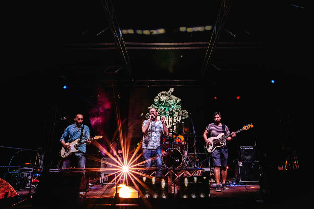 Monkey Shot Live_1